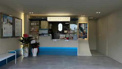思茶裝潢主要是以藍白色為主,看起來相當明亮顯眼。(圖/思茶臉書) ▲思茶裝潢主要是以藍白色為主,看起來相當明亮顯眼。(圖/思茶臉書)