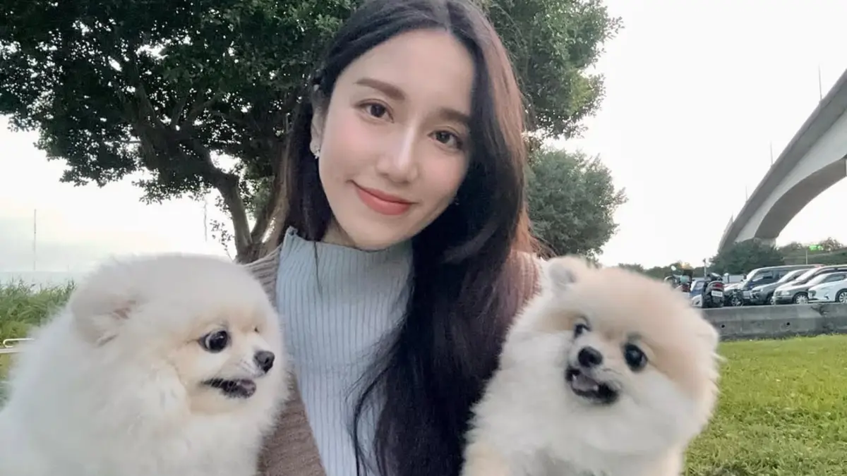 ▲藝人Apple（如圖）聲援剴剴案，在人群中高喊口號，甚至氣到發抖，旁邊男生喊了一句：「要喊多大聲總統府才會聽得到？」更讓Apple有感而發，卻遭網友砲轟想蹭熱度，「搞不清楚狀況。」（圖／Apple IG）