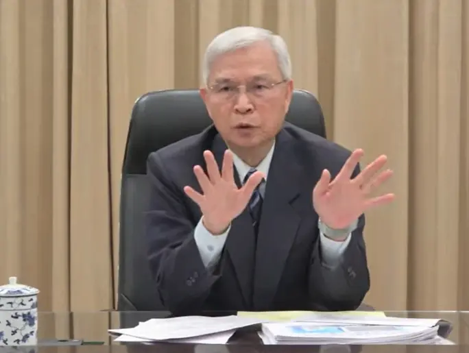 ▲央行第一季理監事會議，會後決策不升息、不升準，且未再提出新一波信用管制措施。不過，央行總裁楊金龍強調會「加強金檢」。（圖／截自央行直播）