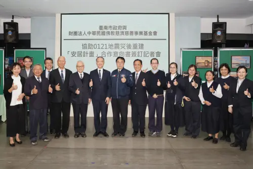 ▲今天意向書簽訂儀式,包括市議會蔡育輝、沈家鳳及王宣貿等議員亦到場參與見證,市府與慈濟雙方亦同步簽署合作共善備忘錄。(圖/南市府提供) ▲今天意向書簽訂儀式,包括市議會蔡育輝、沈家鳳及王宣貿等議員亦到場參與見證,市府與慈濟雙方亦同步簽署合作共善備忘錄。(圖/南市府提供)