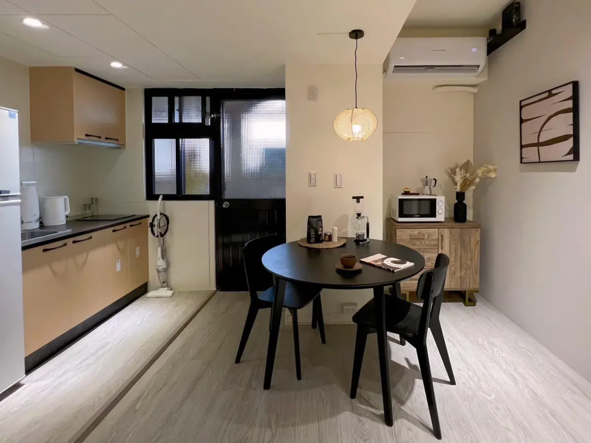 ▲藍太太說她手中99%房子都是共生公寓，要負責公共空間的定期清潔、收垃圾等，可以適時了解房客狀況因應。也不容易遇到租屋蟑螂。（圖／藍太太好生活臉書）