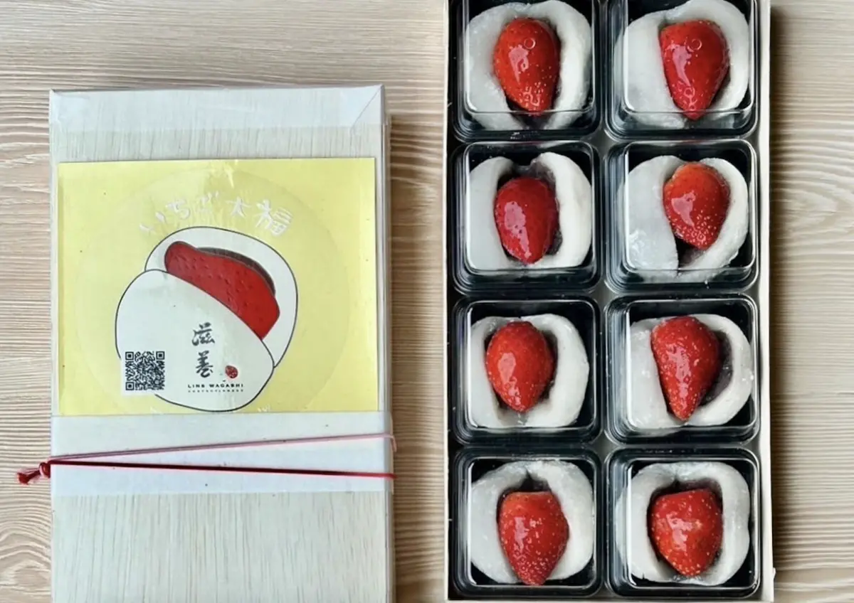 ▲近日有女網友分享，她收到一盒當天購買的滋養草莓大福，拆開準備享用時卻發現草莓發霉，讓她相當傻眼。（圖／取自「滋養和菓子」臉書粉專）