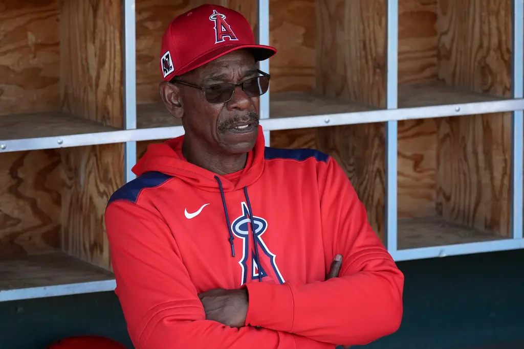 ▲洛杉磯天使總教練Ron Washington（72）近日祭出一項新的球隊規定，全面禁止球員在休息室內使用手機，並對違規者處以500美元的罰款。（圖／美聯社／達志影像）