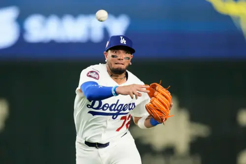 MLB／道奇最佳美技是這球！游擊手側身滑接　球迷：江坤宇日常
