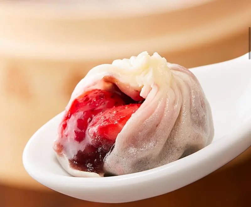 ▲日本鼎泰豐推出草莓小籠包引起熱議，台灣方回應目前將不會推出。（圖／翻攝日本鼎泰豐X）