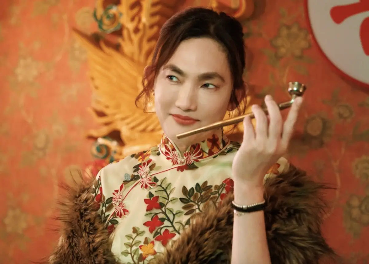 ▲錢薇娟隨《全明星出發吧！》前進香港，嘗試穿上旗袍，展露不同於運動場上大姐大派頭的風貌，給人視覺震撼，同行的成員直呼「好靚」。（圖／好看娛樂提供）