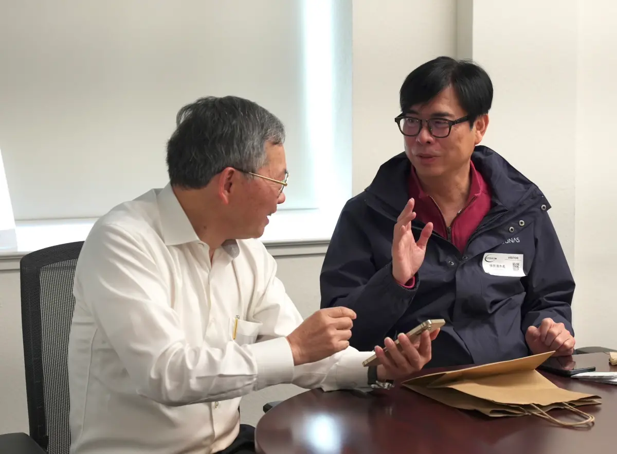▲陳其邁率高市府團隊拜會美超微共同創辦人、董事長梁見後深度交流AI發展趨勢。（圖／高市府提供）