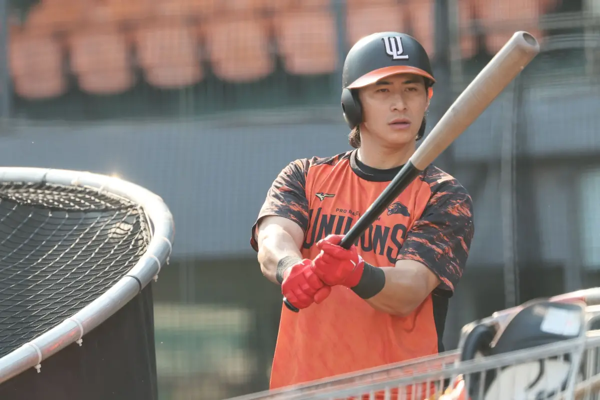 ▲陳傑憲與統一獅達成合約共識，雙方簽下長達10年、總值新台幣2億元的超級合約，創下中華職棒史上最高合約紀錄。新合約內容不包含未來的教練約，僅為選手合約。（圖／統一獅提供）