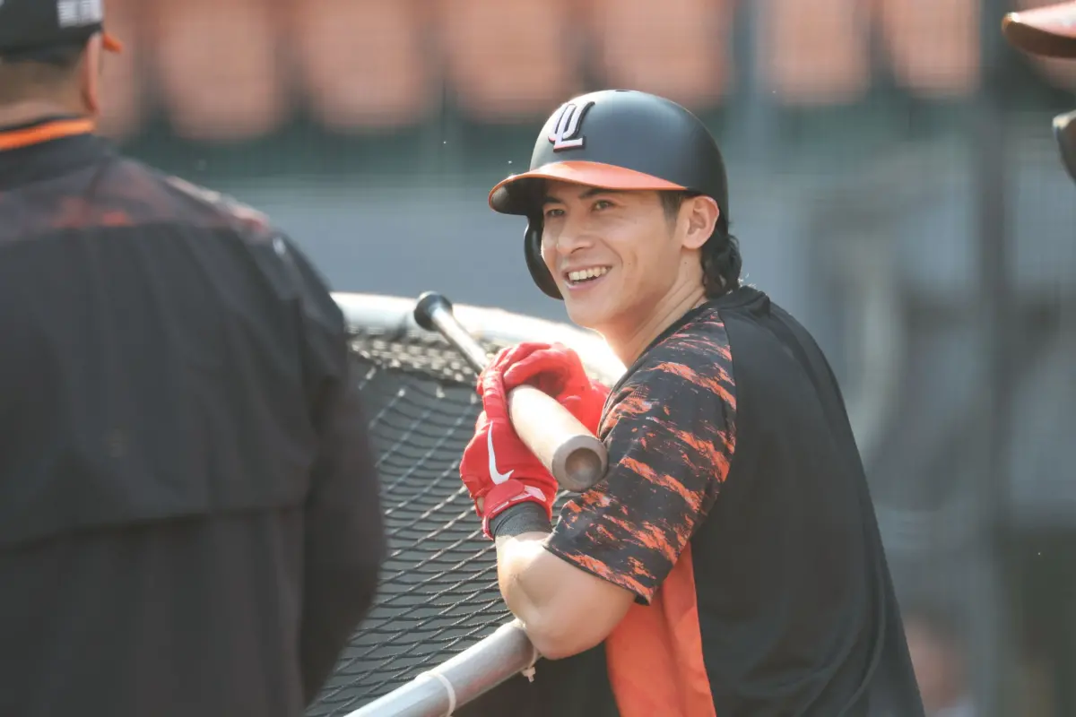 ▲陳傑憲確定以10年2億續留統一獅，球團也在稍早宣布「沒有極憲」系列商品開放預購。（圖／統一獅提供）