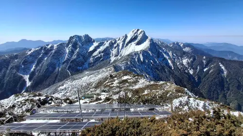 玉山殘雪還沒融!3月雪覆蓋山林畫面曝 史上最晚降雪紀錄超意外