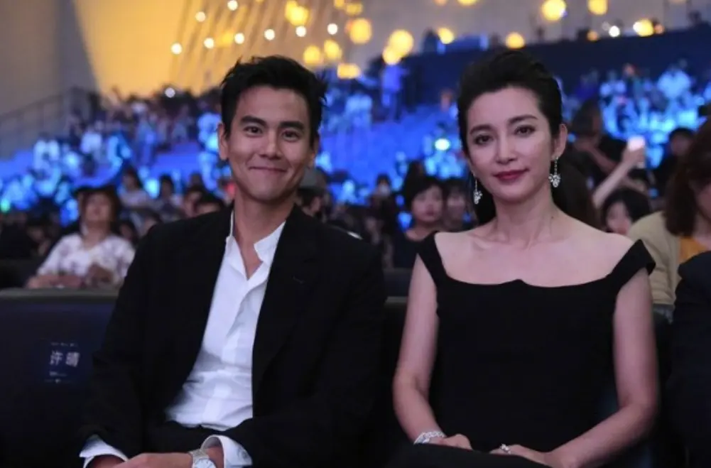 ▲今天是彭于晏（左）43歲生日，但完美男神在演藝圈也曾有過爭議，先前爆出他搶走李冰冰（右）位子、害女方罰站整晚，但後來查清是工作人員的問題。（圖／微博）