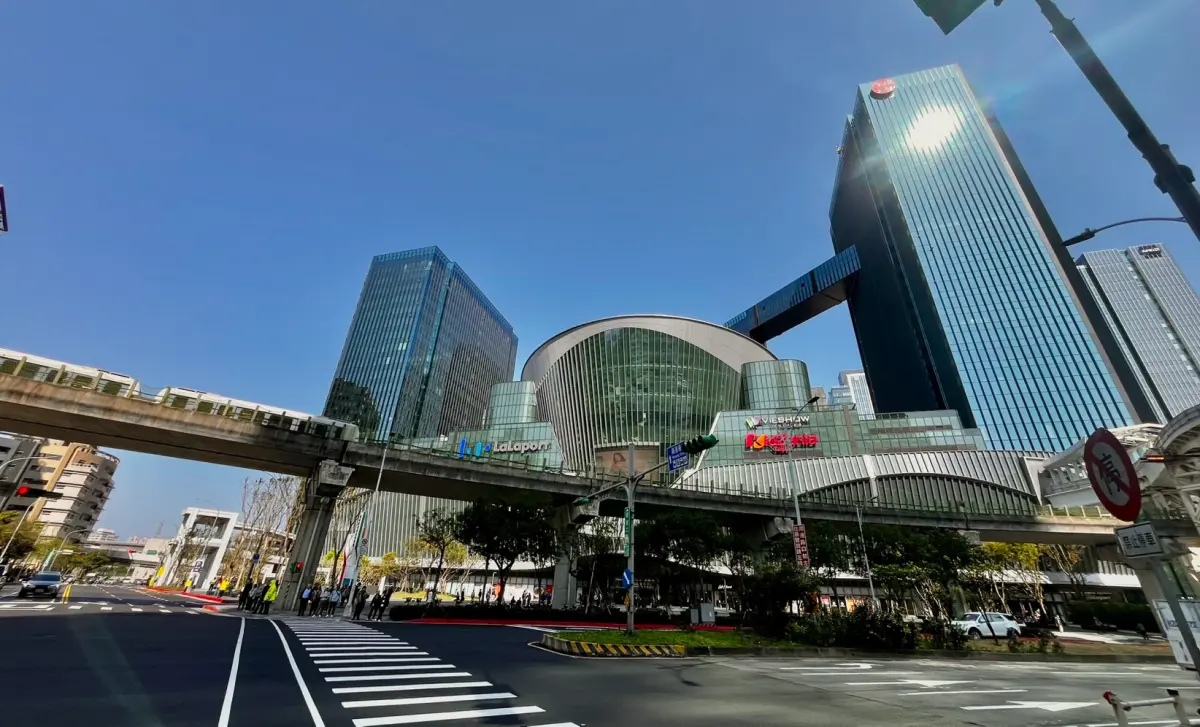 ▲對於台中新光三越是否會持續影響到未來零售業表現，統計處表示將持續觀望，但認為台中新光三越第二賣場，以及20日所開幕的南港LaLaport將有機會挹注營收。（圖／記者李政龍攝）