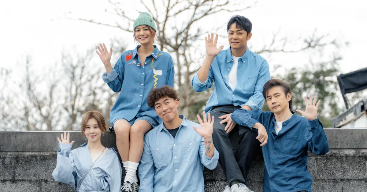 ▲《嗨！營業中》第5季新陣容揭曉：白安（前排左起）、郭泓志、包偉銘與莎莎（後排左起）、姚元浩攜手合作。粉絲熱烈敲碗當了媽的鬼鬼吳映潔回歸，製作單位只透露在首播記者會上會公布更多亮點。（圖／好看娛樂提供）