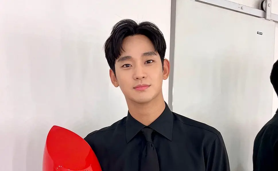 ▲韓媒指出金秀賢確定在30日下午出發來台，降落高雄國際機場，停留一天後在4月1日早上返韓，這趟快閃行程是金秀賢在風波爆發後首度露面。（圖／金秀賢IG）