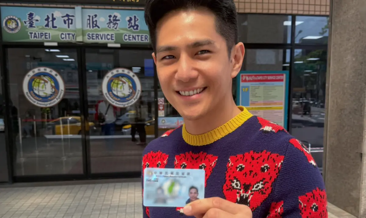 ▲祖雄來台發展13年，昨日終於拿到永久居留證，讓他感動謝謝台灣，直呼這裡是他「心之所向的家園」。（圖／祖雄IG）