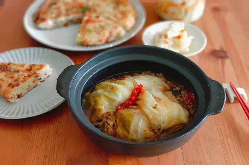 ▲整顆高麗菜作的「高麗菜封」。（圖／里仁網站）