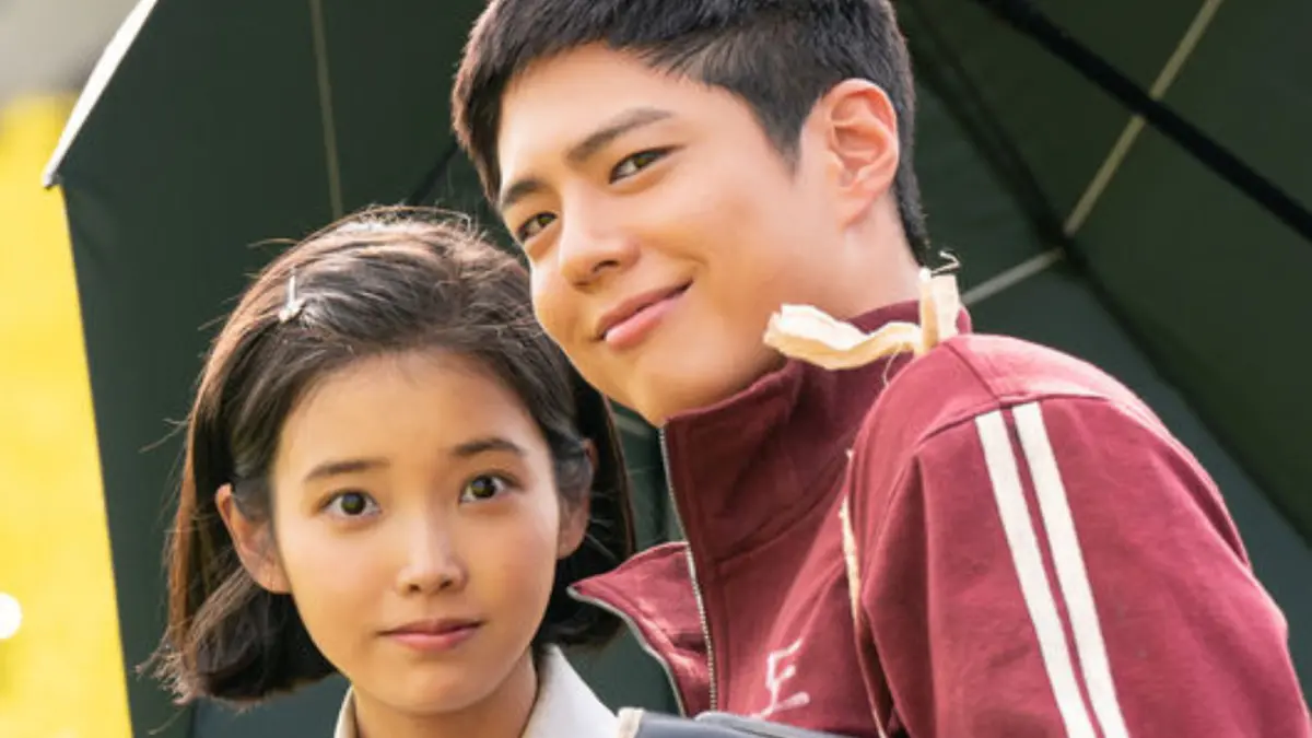 ▲熱播劇《苦盡柑來遇見你》中，主角們居住的漁村其實不在濟州島！而是豪砸600億（約台幣15億）所蓋出來的漁村，為求佈景的真實度，劇組甚至借了4艘大漁船作為拍攝背景。（圖／Netflix IG）