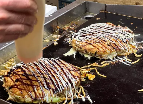 ▲3月23日當天有「北海道八笑俱樂部-摩登大阪燒」買1送1（原價280元）。（圖／記者鍾怡婷攝）