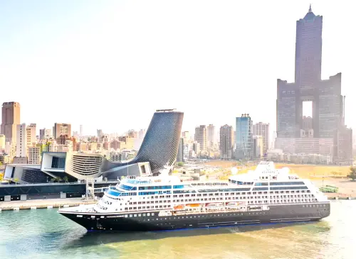 ▲精鑽郵輪公司前進號郵輪首度靠泊高雄港，停靠高雄港旅運中心碼頭。(圖／高雄港務分公司提供)