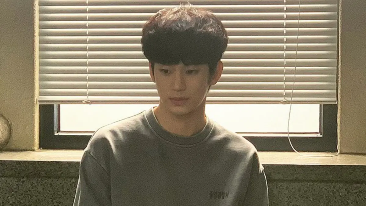 ▲金秀賢（如圖）、雪莉主演的電影《REAL》被爆料，當年試鏡時，要求女性穿性感服裝熱舞，再次引發爭議。（圖／金秀賢IG）