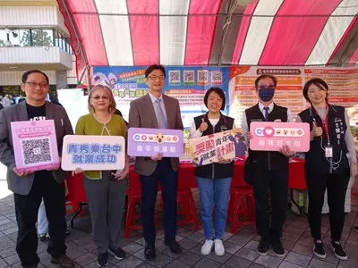 中市上半年最大場就業博覽會 逾5千人參與媒合率達7成 ▲中市22日舉辦大型就業博覽會,邀集81家廠商,提供超過5,500個職缺。(圖/中市勞工局提供)