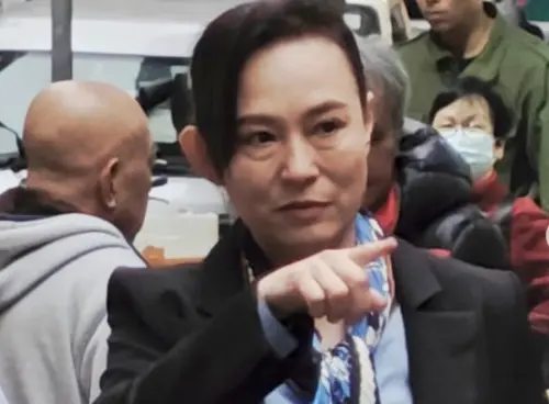 ▲翁靜晶現在的形象是常揭發弊案的「女俠」，因此招惹仇家對她下降頭。（圖／摘自翁靜晶IG）