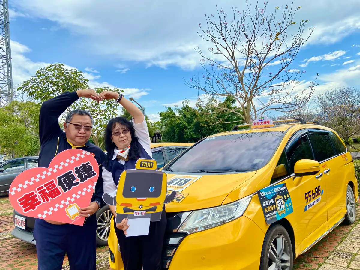 ▲「小黃公車」司機陳眾城與劉煒晴夫妻，是台中市海線小黃公車的優良駕駛(圖／交通局提供2025.3.23)