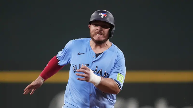 ▲多倫多藍鳥隊今（23）日已與主力捕手Alejandro Kirk達成五年5800萬美元（約合新台幣19.1億元）的合約延長協議。（圖／美聯社／達志影像）