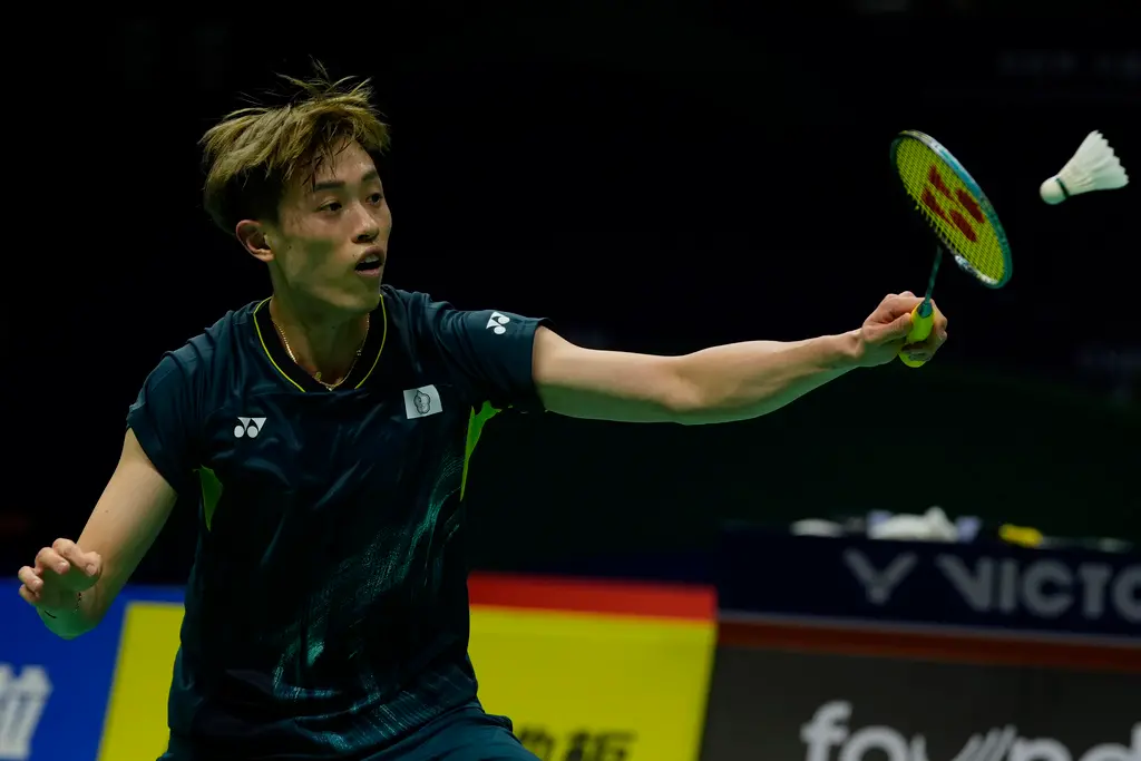▲世界排名第15的台灣好手林俊易發揮強大火力，以21：11、21：18直落二擊敗中國名將陸光祖，終結對戰三連敗，首度在雙方交手中拿下勝利，也順利晉級男單16強。（圖／美聯社／達志影像）