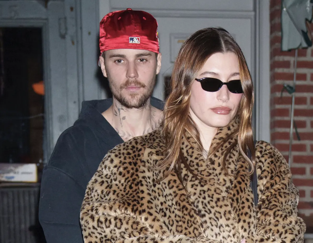 ▲小賈斯汀（左）在公眾眼前常是看來很疲憊的樣子，與妻子海莉（右）的感情亦常被唱衰。他在社群網站上發文坦言自己有情緒控管問題，表示有時為了討好別人很痛恨自己，讓粉絲替他的精神狀況擔憂。（圖／美聯社／達志影像）