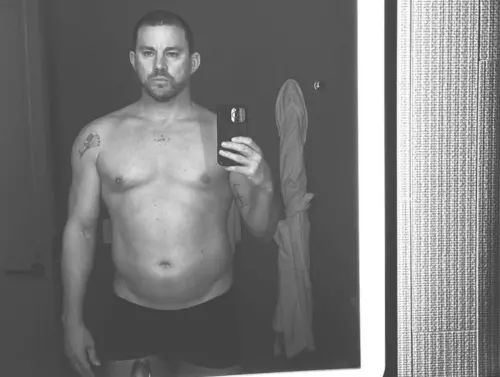  ▲查寧塔圖為戲增胖後，肚子明顯多出一圈贅肉。（圖／摘自IG）