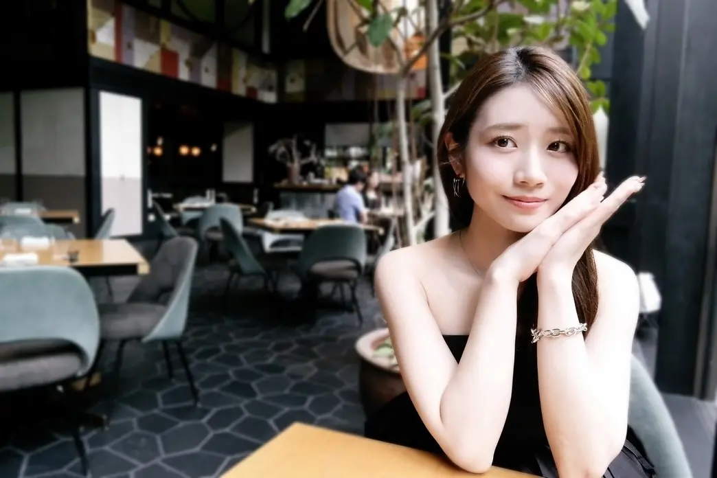 ▲AV女優河北彩伽（河北彩花）近日來台拍攝，不只探訪各大景點還親自品嚐台灣美食，四處現身的她，在社群中掀起了一股巧遇潮，而穿著私服的她看起來就像清純偶像，讓許多老司機直喊：「穿衣服也超正！」（圖／河北彩伽IG）