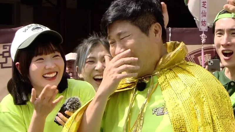 ▲胡瓜（右）在節目《綜藝大集合》以「龜王」之姿登場，沒想到玩遊戲瘋狂輸給鄉親，被阿翔當場開嗆。（圖／民視提供）