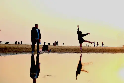 ▲被拍攝者最好有較大的肢體動作（如圖右），相較圖左會讓照片更有張力。（圖／記者葉盛耀攝）