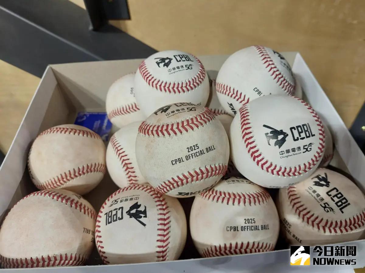 ▲中華職棒2025年比賽用球，張奕在受訪時認為球的品質不一致。（圖／記者林柏年攝）