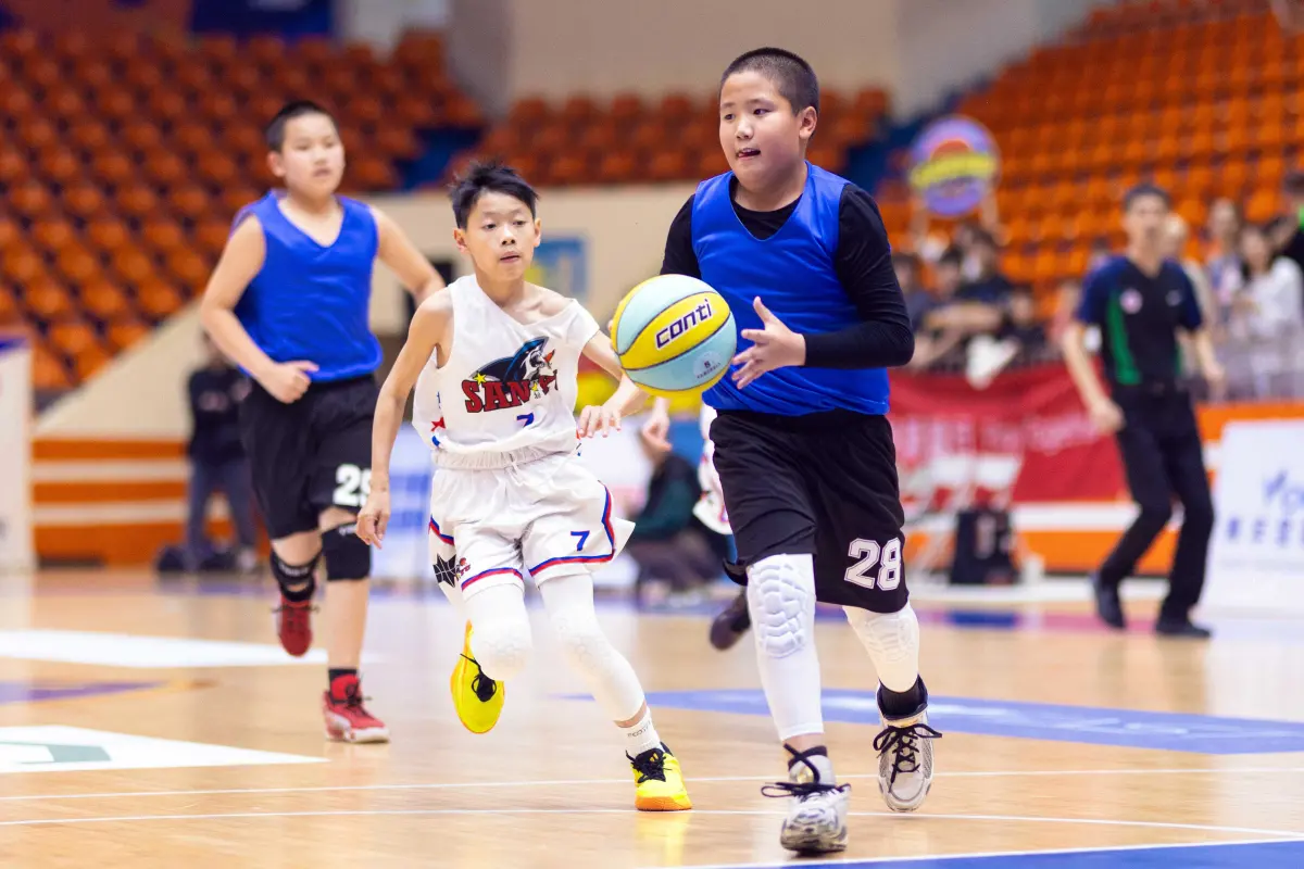 ▲台中大智國小在全國國小籃球錦標賽五年級男子甲級冠軍戰中，以43：35擊敗台北三玉國小，勇奪本屆男甲組冠軍。（圖／小學體總提供）