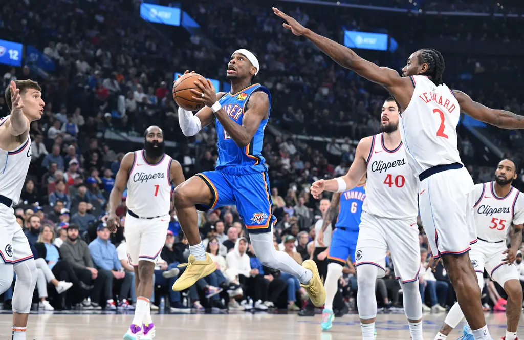 ▲Shai Gilgeous-Alexander今對快艇貢獻26分8助攻，率領雷霆以103：101驚險奪勝，豪取6連勝。儘管Kawhi Leonard繳出25+10數據，仍無力阻擋雷霆。（圖／美聯社／達志影像）