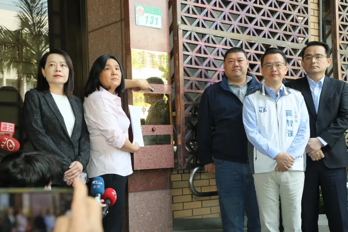 ▲國民黨中央及黨團向台北地檢署提告罷團涉嫌偽造文書。（圖／國民黨提供）