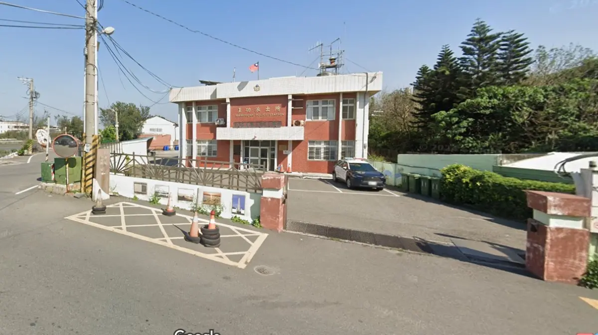 ▲彰化縣議員賴清美日前將車暫停芳苑鄉王功派出所內，遭到值班員警驅趕。（圖／翻攝google街景圖，2025.03.24）