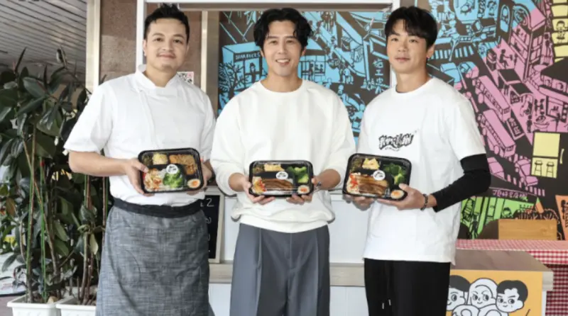 ▲藝人Fred（左起）、胡宇威及禾浩辰今（24）日為實境節目《我們這一攤2》造勢，同心協力在「20分鐘內」將100個便當迅速賣光。（圖／記者朱永強攝影）
