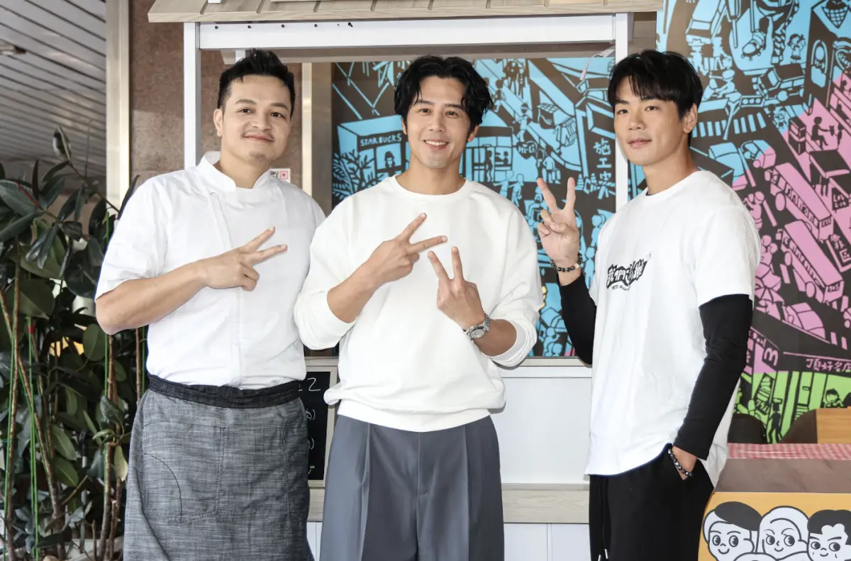 ▲藝人Fred（左起）、胡宇威、禾浩辰今（24）日為《我們這一攤2》舉行餐車快閃活動，分享錄製節目時的趣事，身為主廚的胡宇威受不了二廚禾浩辰「動作太慢」，當場暴怒咆哮，事後胡宇威回憶起來笑說：「場面真不受控，當下是有點情緒失控。」（圖／記者朱永強攝影）