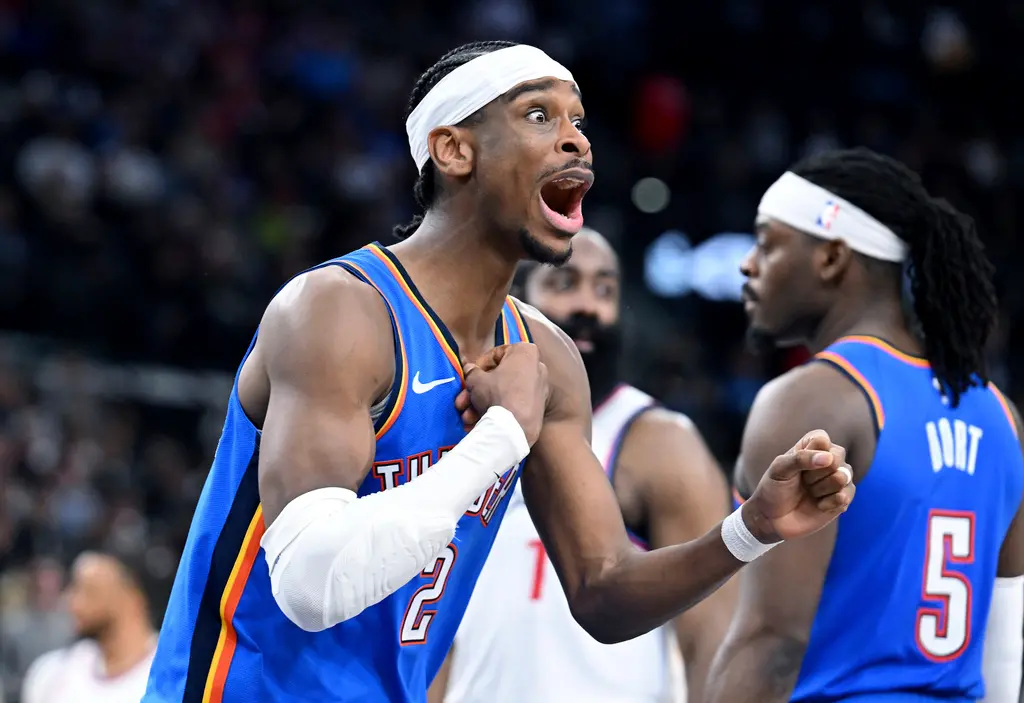 ▲雷霆、快艇之戰的吹判成為討論焦點，美媒透露內部人士認為這是主裁判Marc Davis的「傑作」，也有球迷暗諷Shai Gilgeous-Alexander是金身護體，碰不得。（圖／美聯社／達志影像）