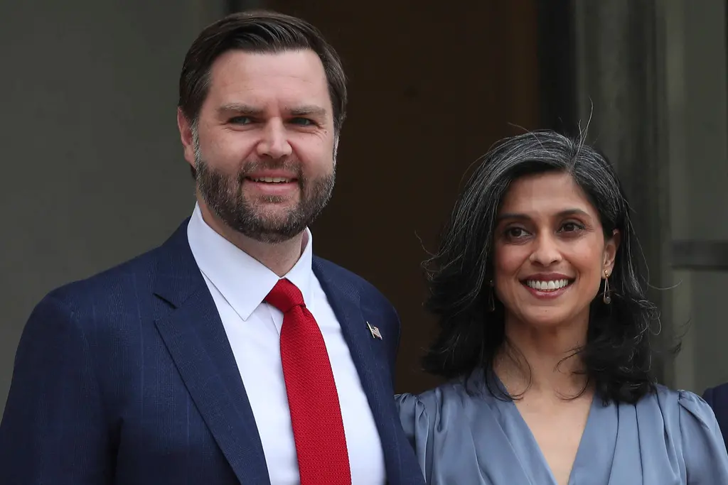 ▲美國副總統夫人烏莎 （圖右）本週將率團參訪格陵蘭，隨行的還有國家安全顧問沃茲（Michael Waltz）以及能源部長萊特（Chris Wright）。（圖／美聯社／達志影像）