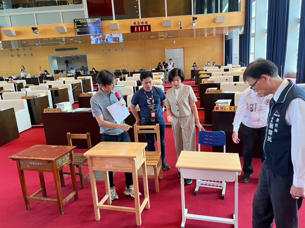 ▲市議員蔡耀頡、江肇國、張家銨指出，近期接到不少家長、學校反應，根本沒有看到任何一套新課桌椅到校(圖／資料照片)