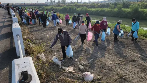 ▲3月22日「世界水資源日」淨溪行動，展現社區居民、環保及水利志工的環保力量。（圖／屏東縣府提供）