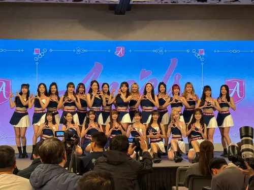富邦悍將啦啦隊「Fubon Angels」全陣容。(圖/記者黃聖凱攝影) ▲富邦悍將啦啦隊「Fubon Angels」全陣容。(圖/記者黃聖凱攝影)