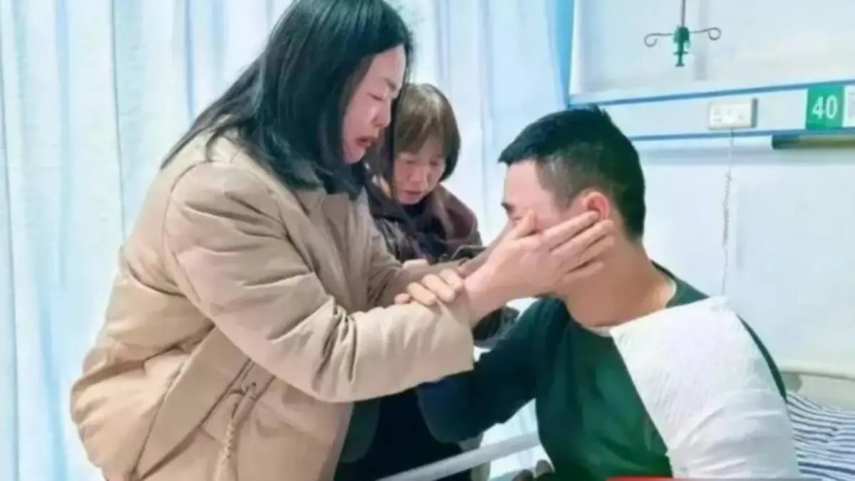 ▲中國四川1名男子，近日因為車禍被送進醫院，由於他身上沒有身份證明文件，也說不清楚家人資訊，護士最終是憑他的口音與零碎記憶，成功找到他失散快20年的家人。（圖／翻攝自微博）