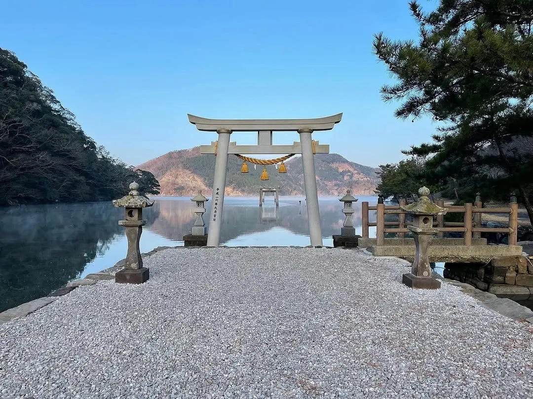▲位於長崎縣對馬市的「和多都美神社」表示，將不分國籍，全面禁止觀光客進入。（圖／翻攝自和多都美神社Instagram）