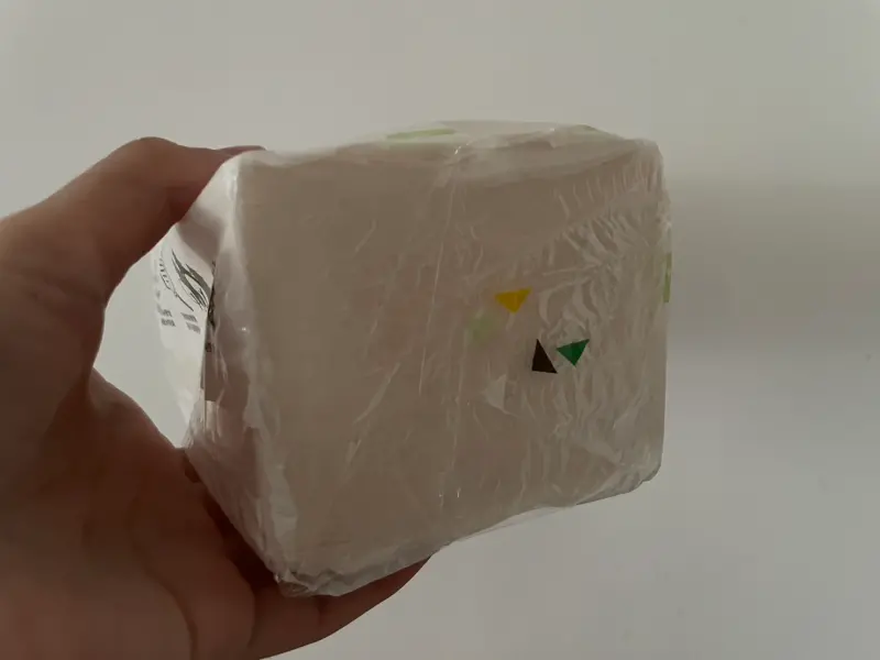 ▲衛生紙包裝上其實都印有許多三角形符號，就有民眾好奇背後用途，而在網路上引起討論。（圖／記者陳雅雲攝）