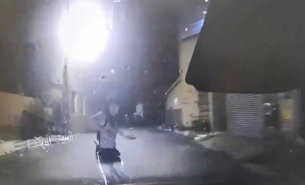 ▲林姓女子日前和許姓男子發生口角，遭對方開車衝撞洩憤。（圖／翻攝畫面）